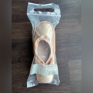 Freed of London Pointe Shoes: 5 1/2 XX